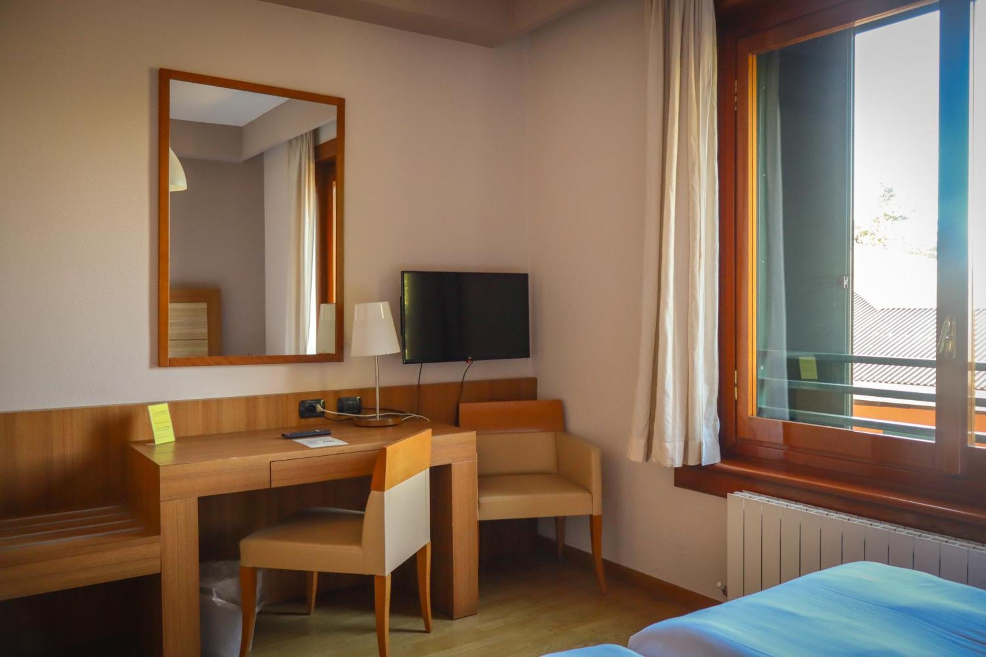 Monica Hotel Fiera Pregnana Milanese Exterior photo