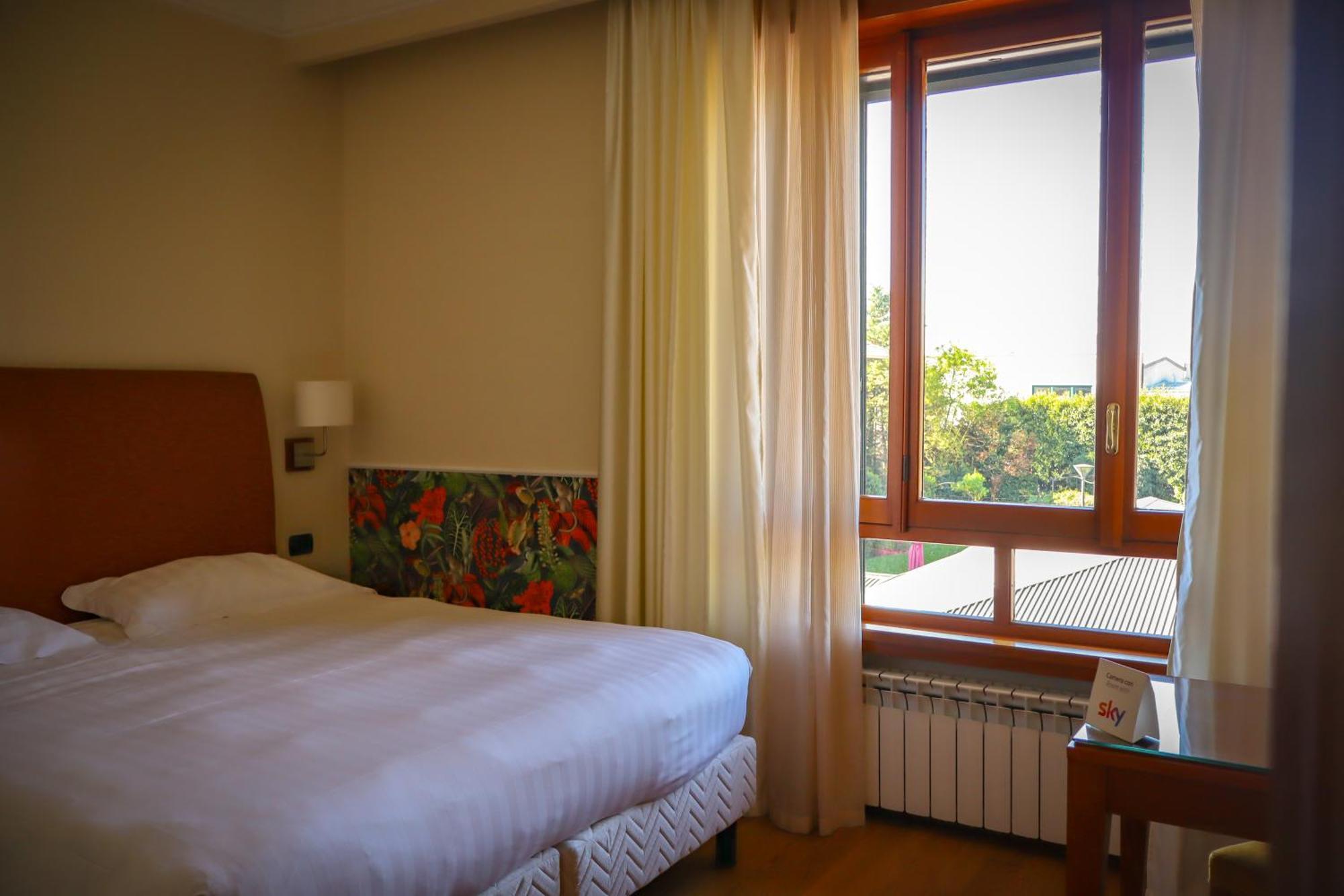 Monica Hotel Fiera Pregnana Milanese Exterior photo