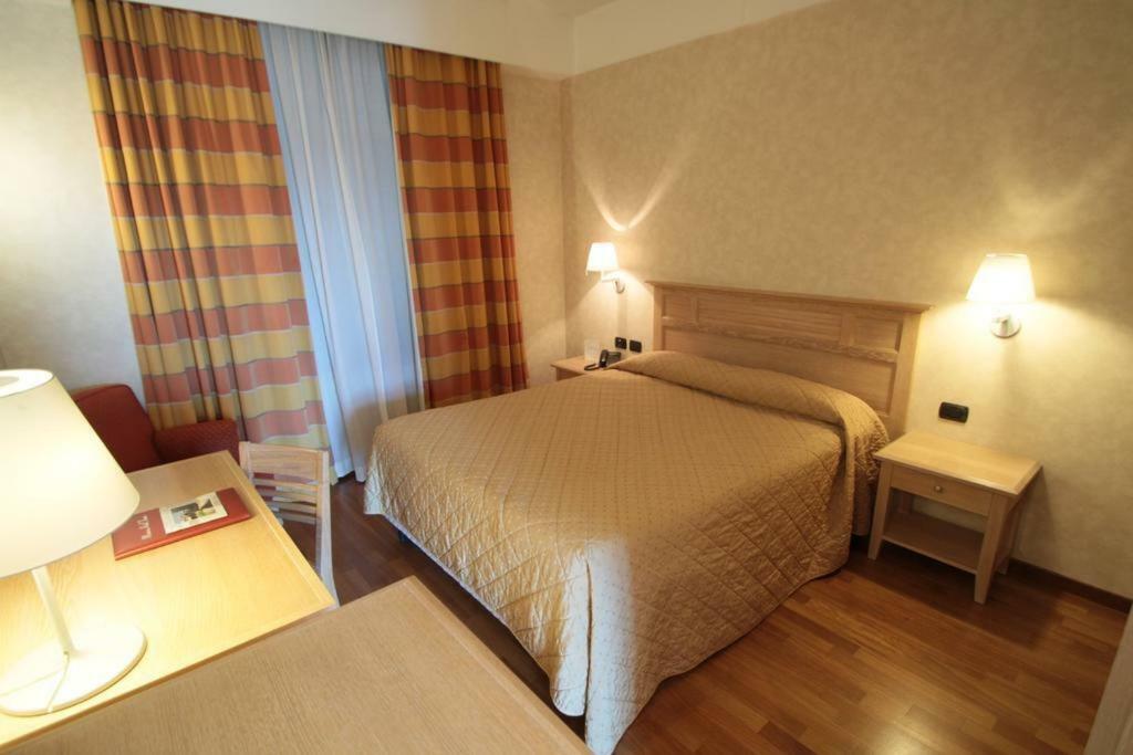 Monica Hotel Fiera Pregnana Milanese Exterior photo