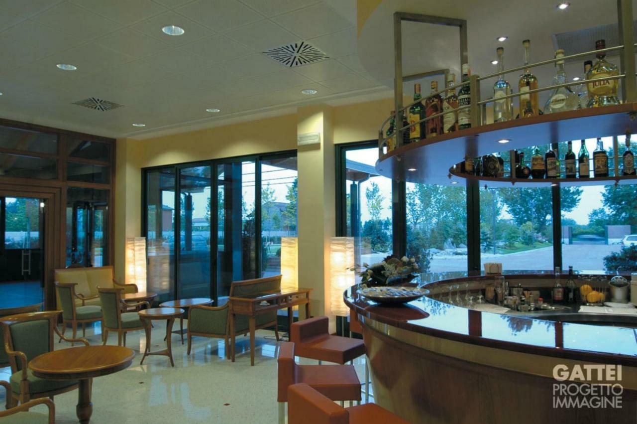 Monica Hotel Fiera Pregnana Milanese Exterior photo
